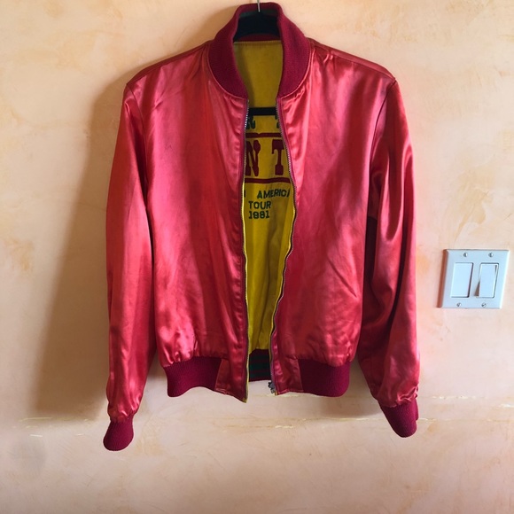 ❌❌😍SOLD BACK TO THE FAMILY 😍🎉HP🎉Actual Jacket. - Picture 8 of 8